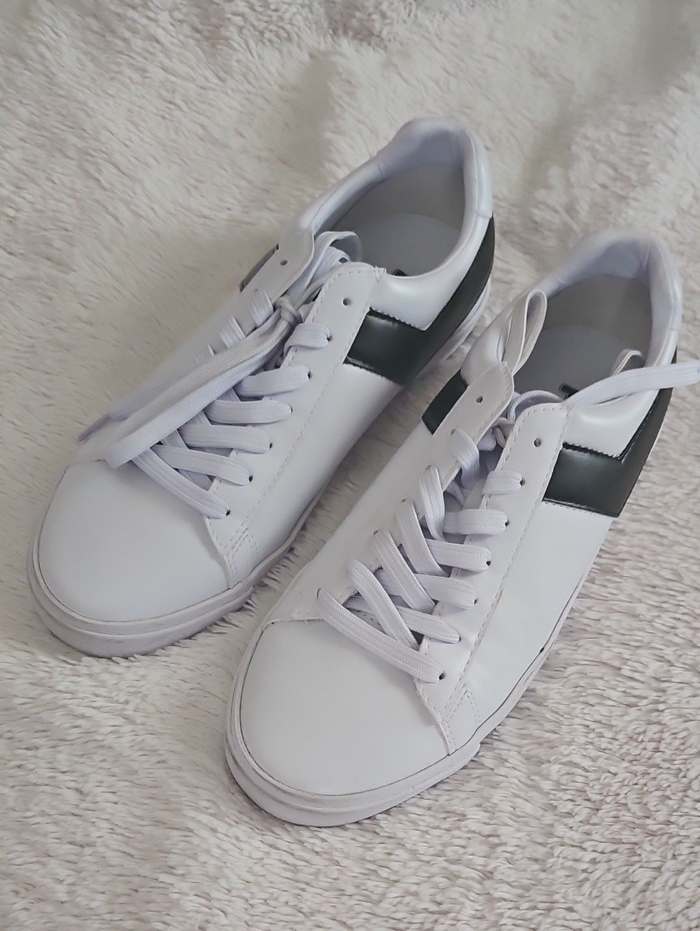 Classic White Low-Top Sneakers with Black Accent -Casual Shoes